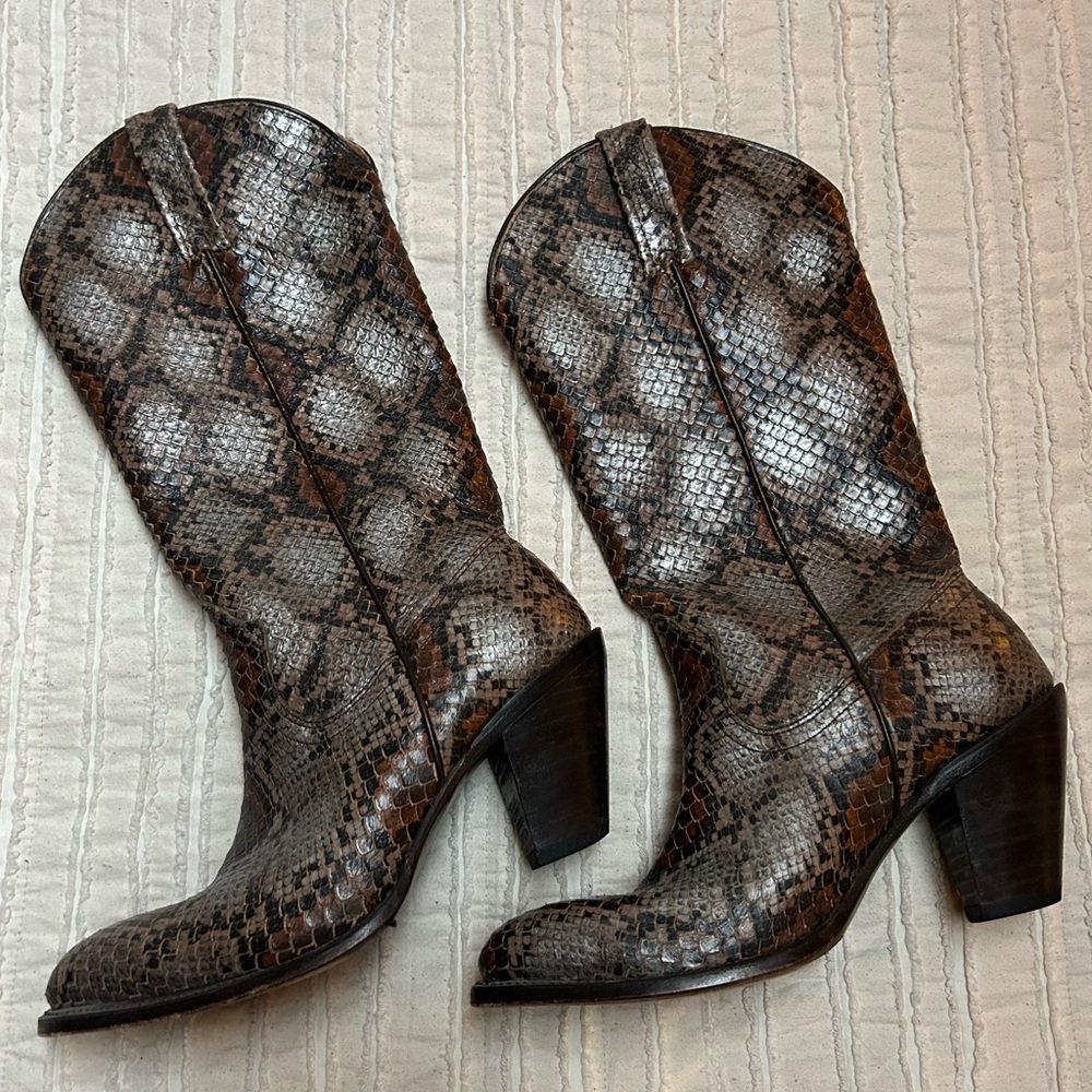 Idyllwind Women’s Lyric Western Boots - Round toe